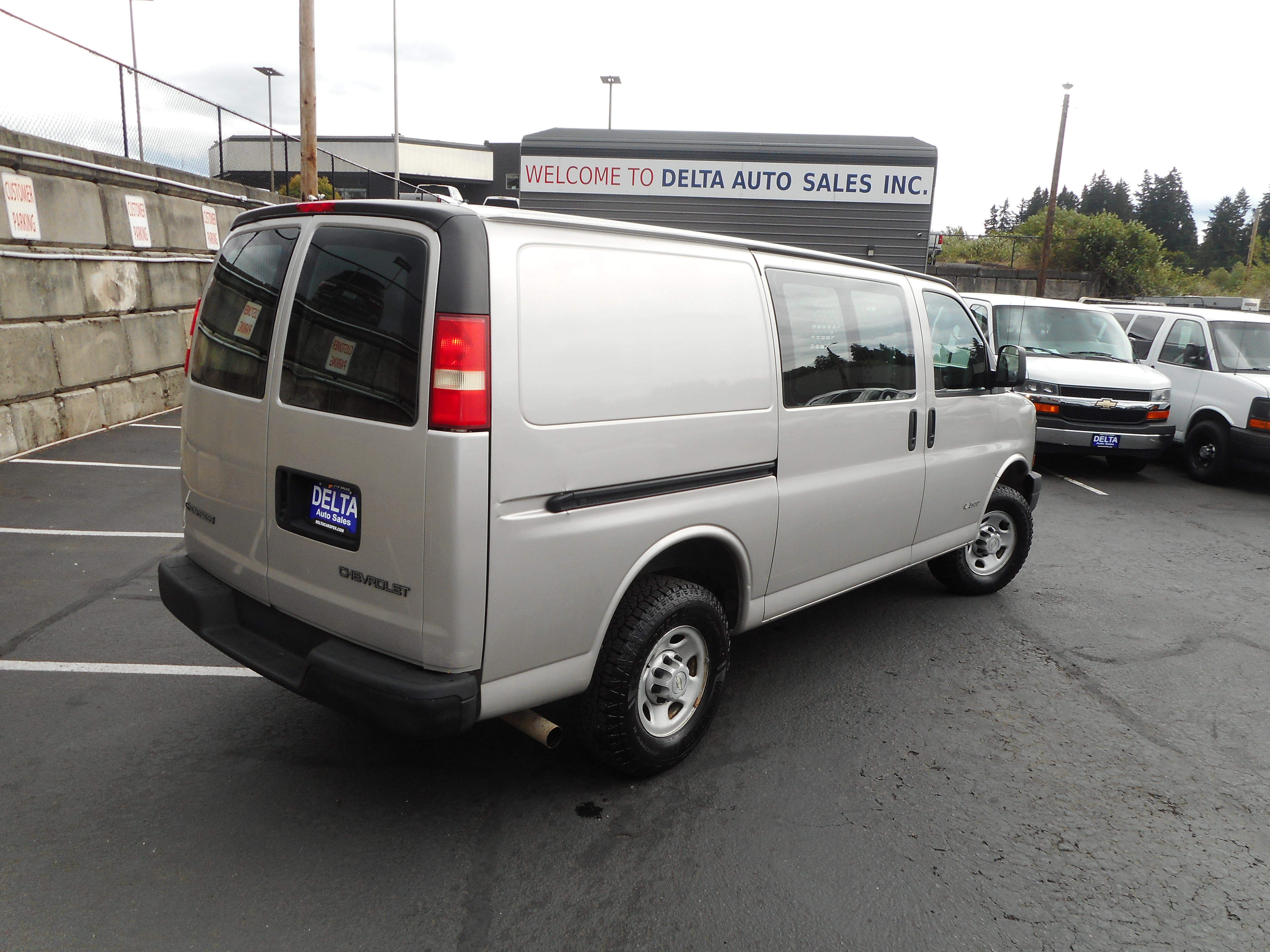 Used 2006 Chevrolet Express 2500 w/ Power and Light Package RWD image 6