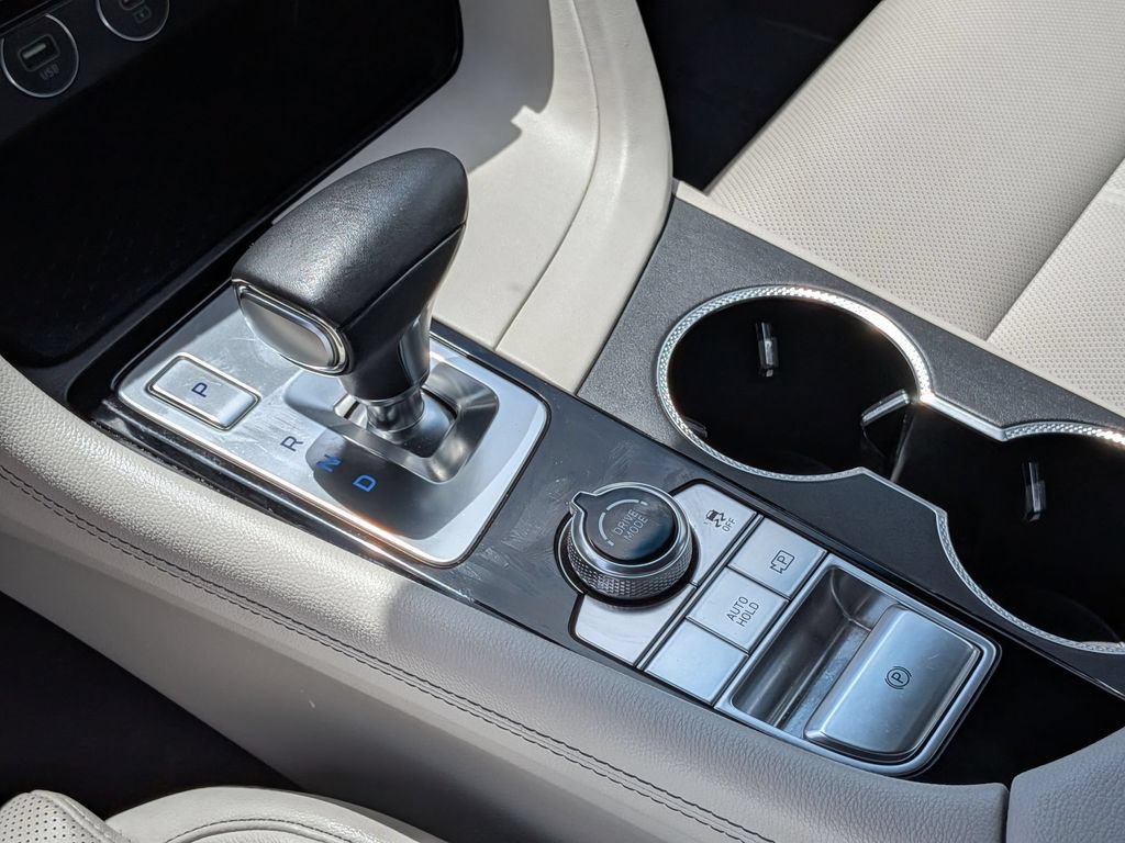 Used 2025 Genesis G70 2.5T RWD image 20