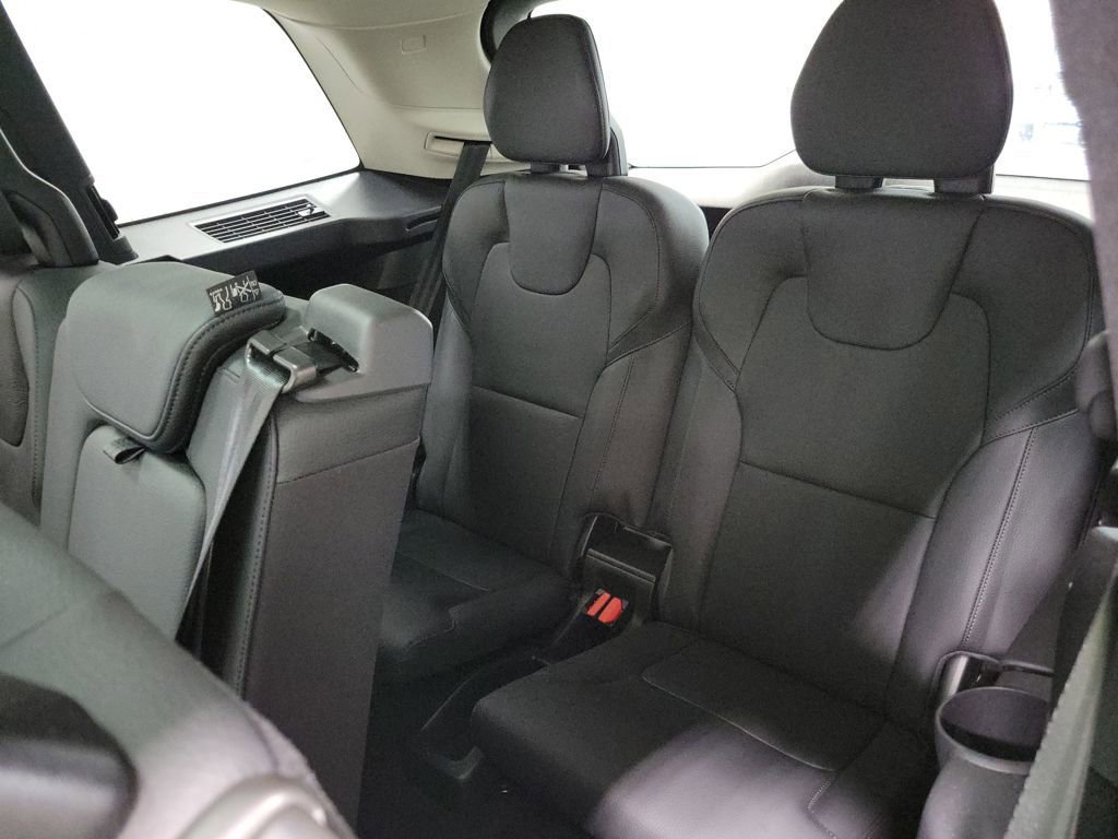 Used 2025 Volvo XC90 B5 Plus w/ Protection Package Premier image 32