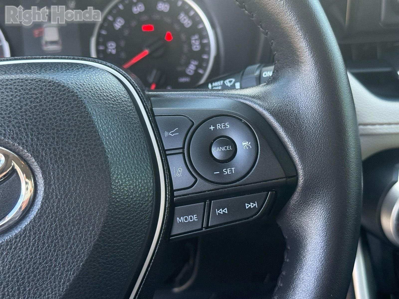 Used 2021 Toyota RAV4 XLE Premium image 16