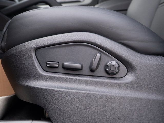 New 2026 Porsche Cayenne image 20