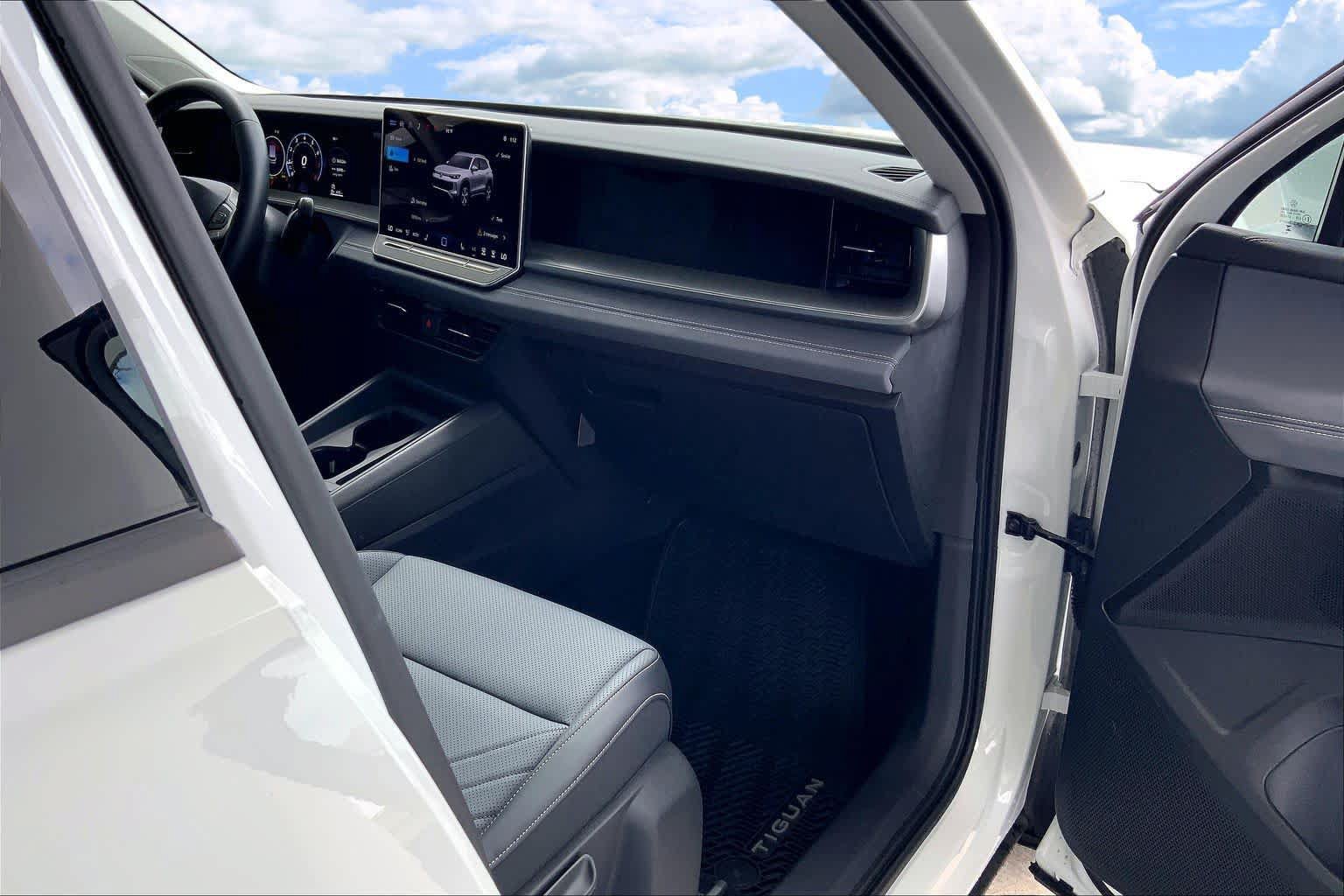 Certified 2026 Volkswagen Tiguan SE FWD image 23