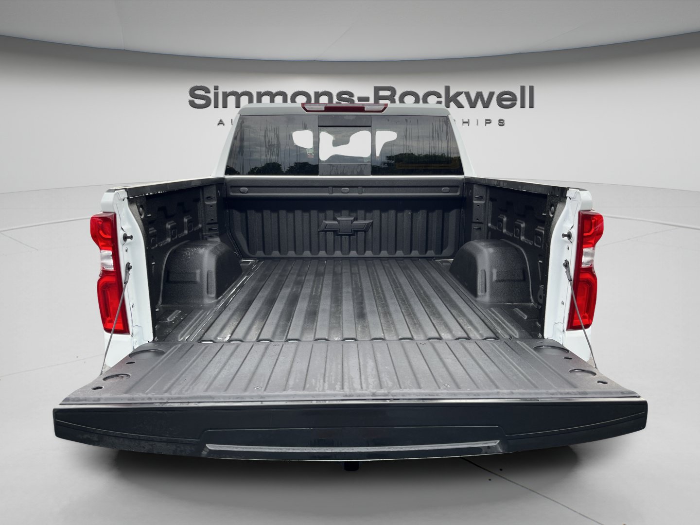 New 2026 Chevrolet Silverado 1500 RST w/ Redline Edition AWD/4WD image 9