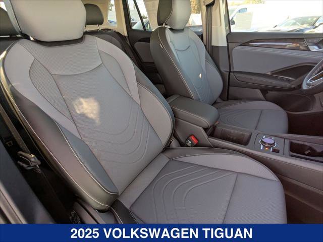 New 2025 Volkswagen Tiguan SE image 21