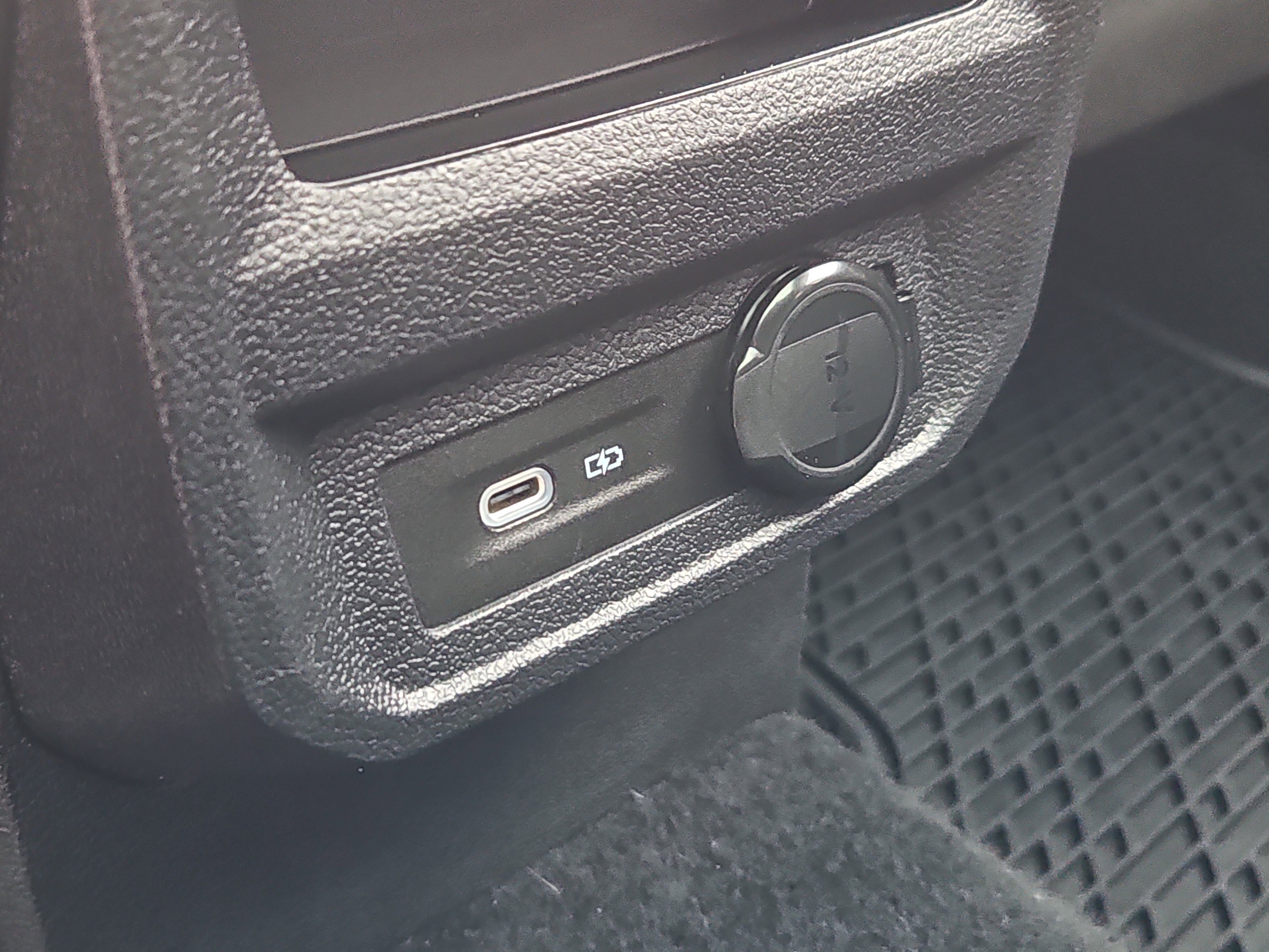 Certified 2022 Volkswagen Tiguan SE w/ Panoramic Sunroof Package image 14