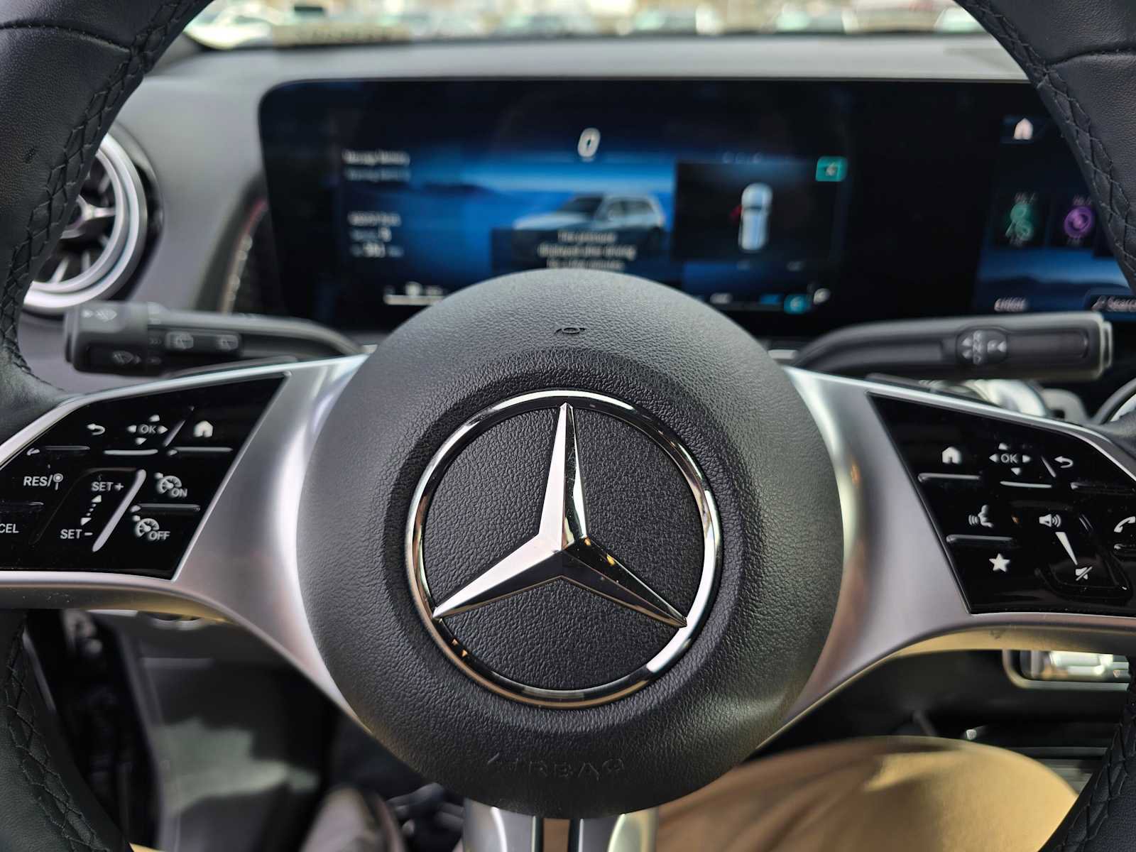 Used 2025 Mercedes-Benz GLB 250 4MATIC image 24