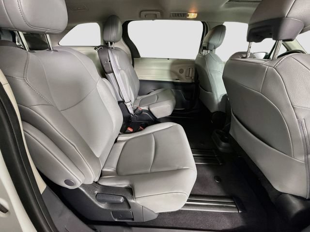 Certified 2024 Toyota Sienna XLE FWD image 30
