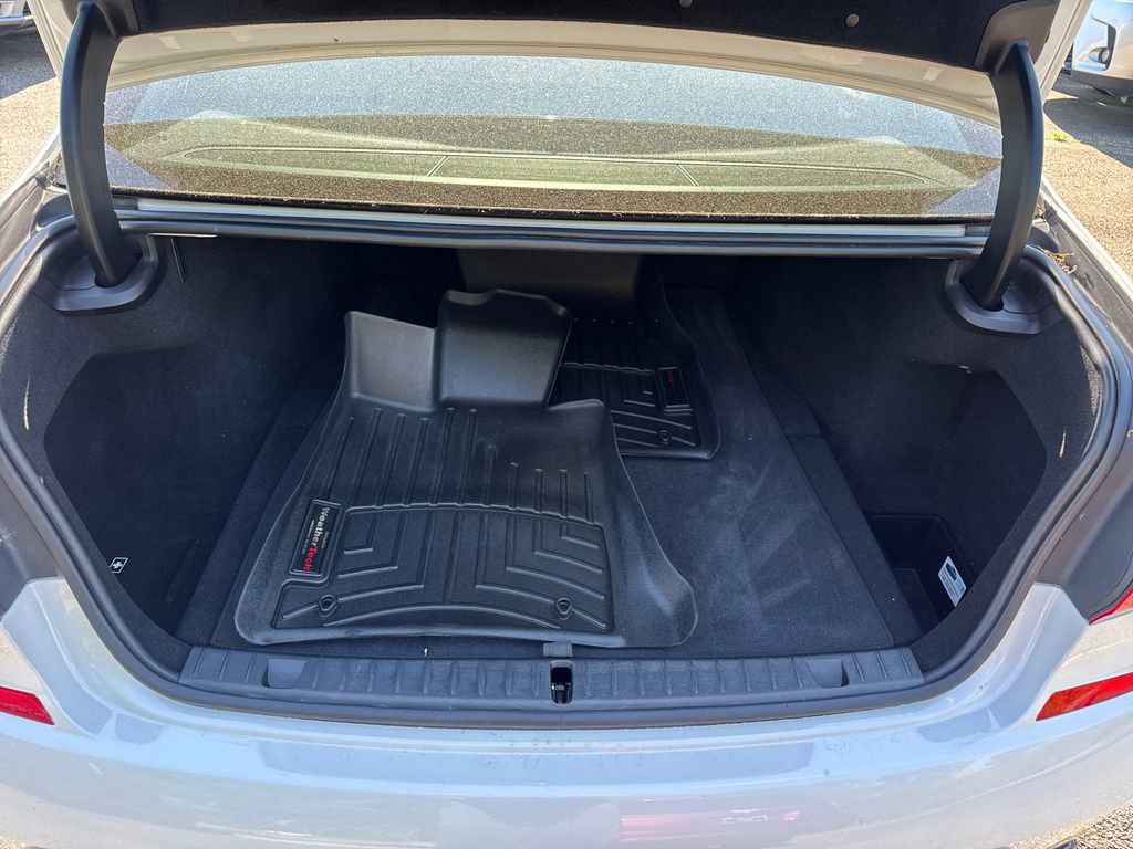 Used 2018 BMW 750i image 18