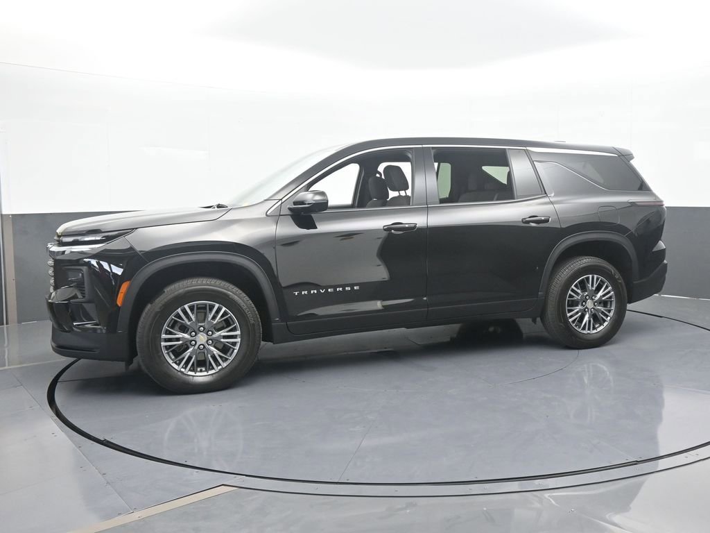 Used 2024 Chevrolet Traverse LS image 2