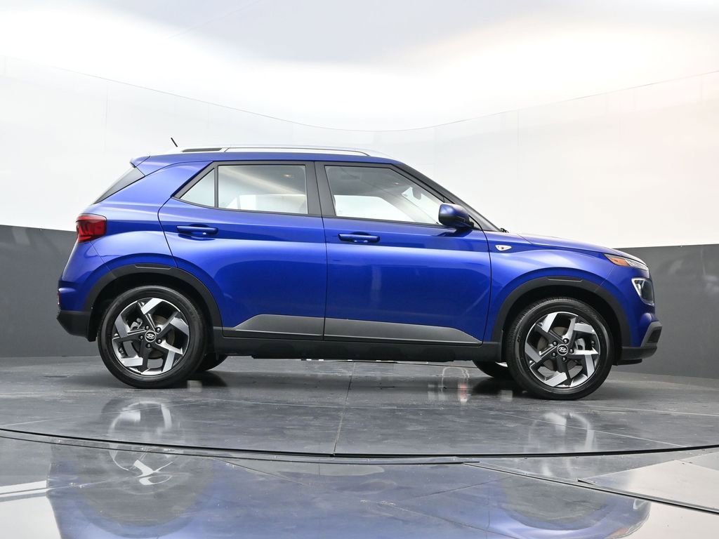 Certified 2025 Hyundai Venue SEL image 24