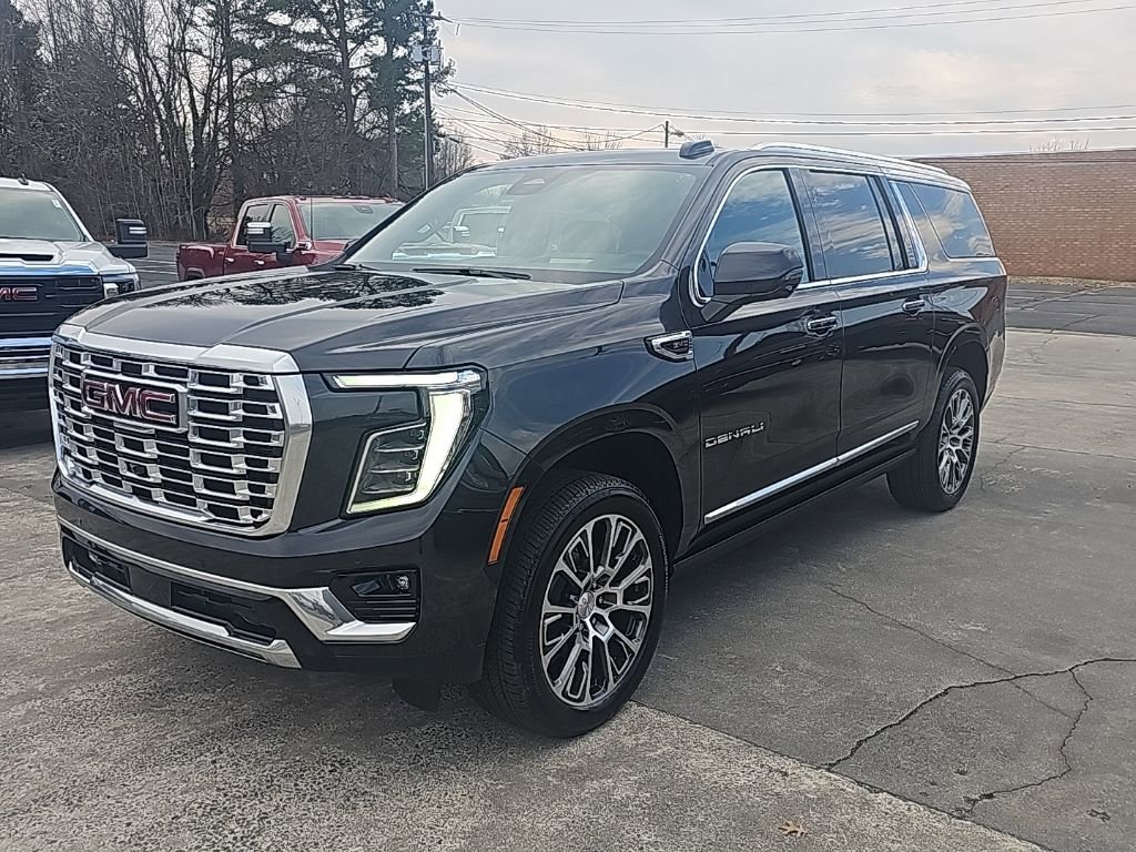 Used 2026 GMC Yukon XL Denali w/ Sun & Power Step Package image 4