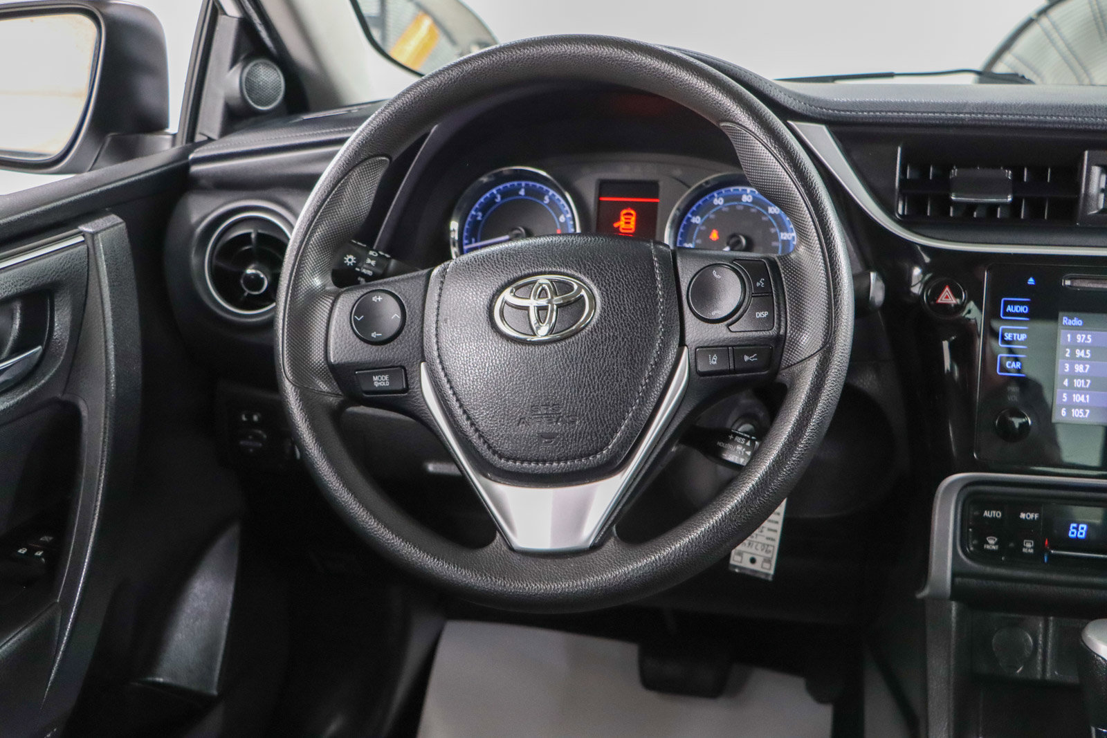 Used 2019 Toyota Corolla LE image 12