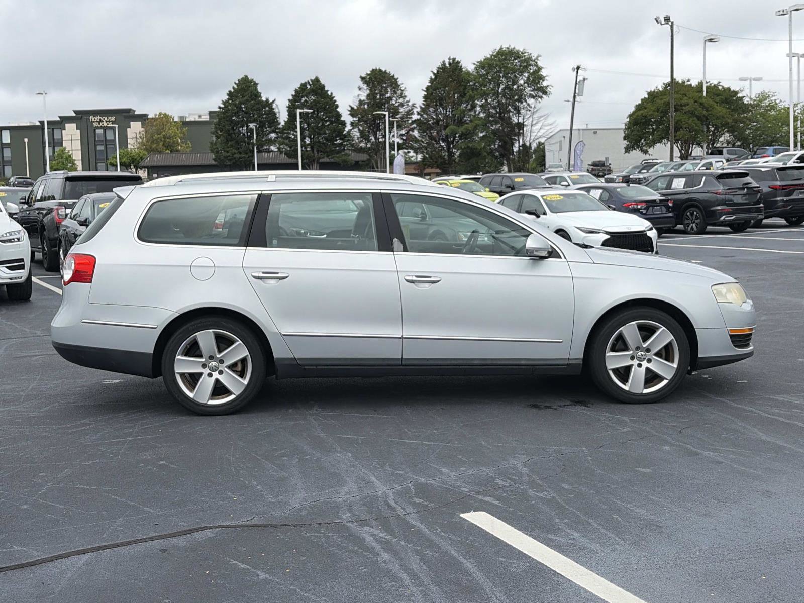 Used 2009 Volkswagen Passat Komfort FWD image 8