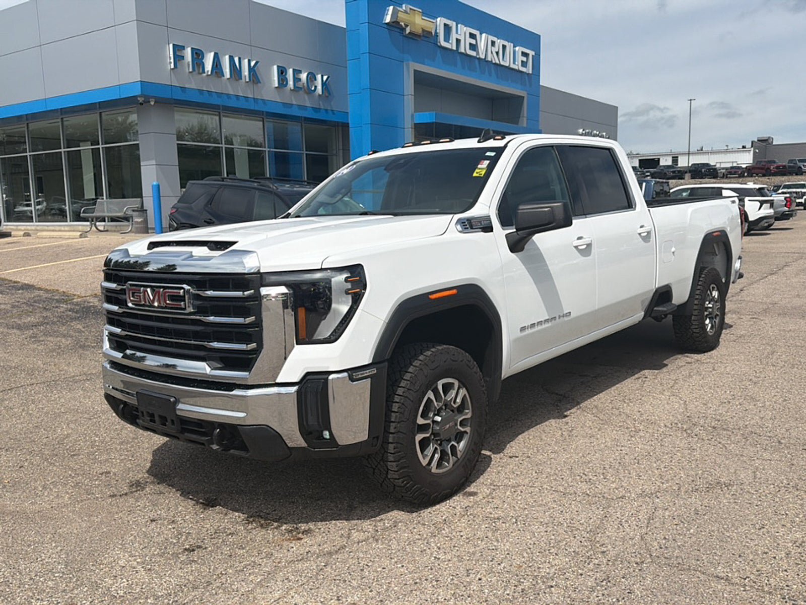 Used 2024 GMC Sierra 2500 SLE w/ SLE Convenience Package AWD/4WD image 1