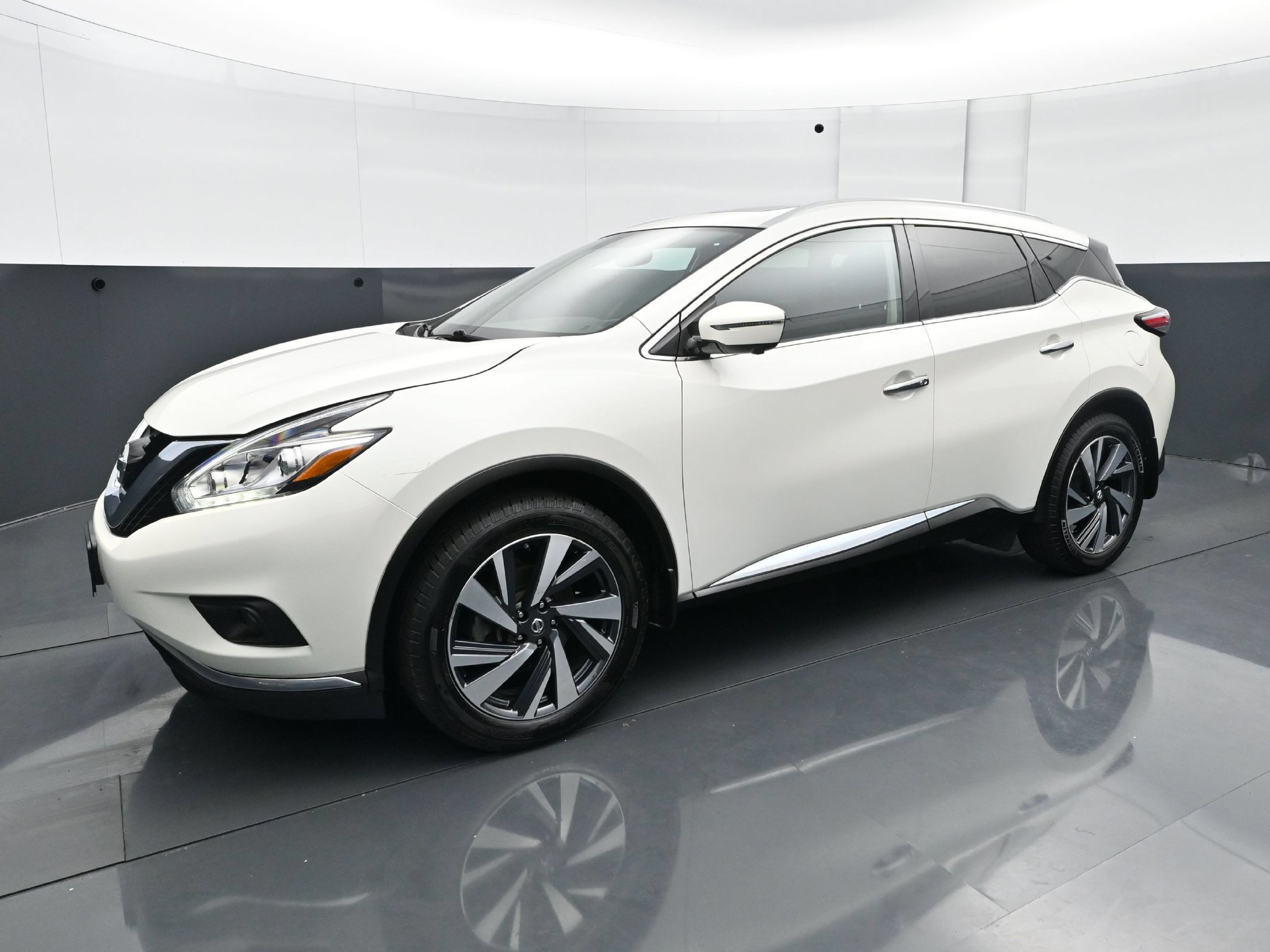 Used 2018 Nissan Murano Platinum w/ Cargo Package AWD/4WD image 2