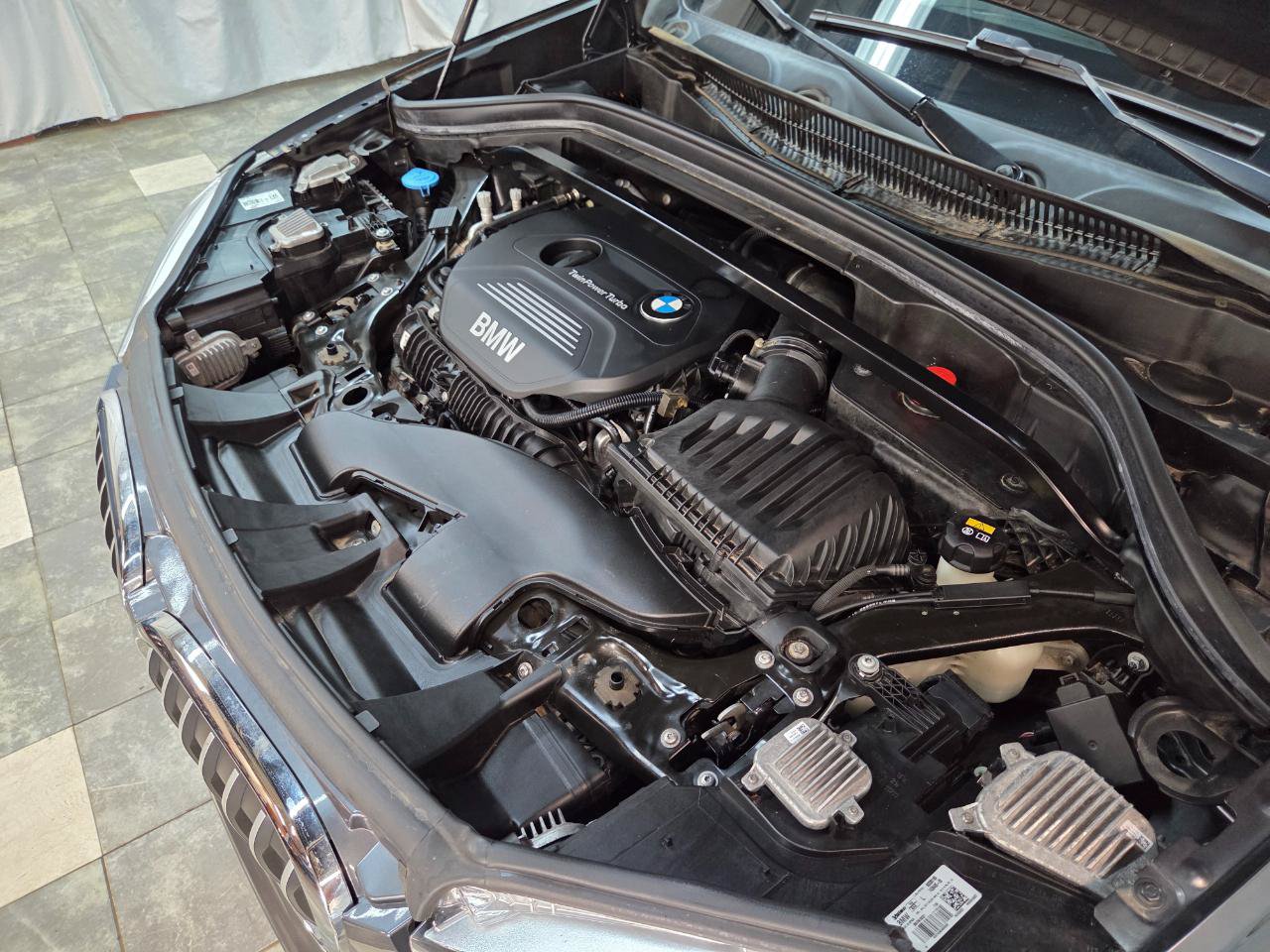Used 2018 BMW X1 xDrive28i AWD/4WD image 8