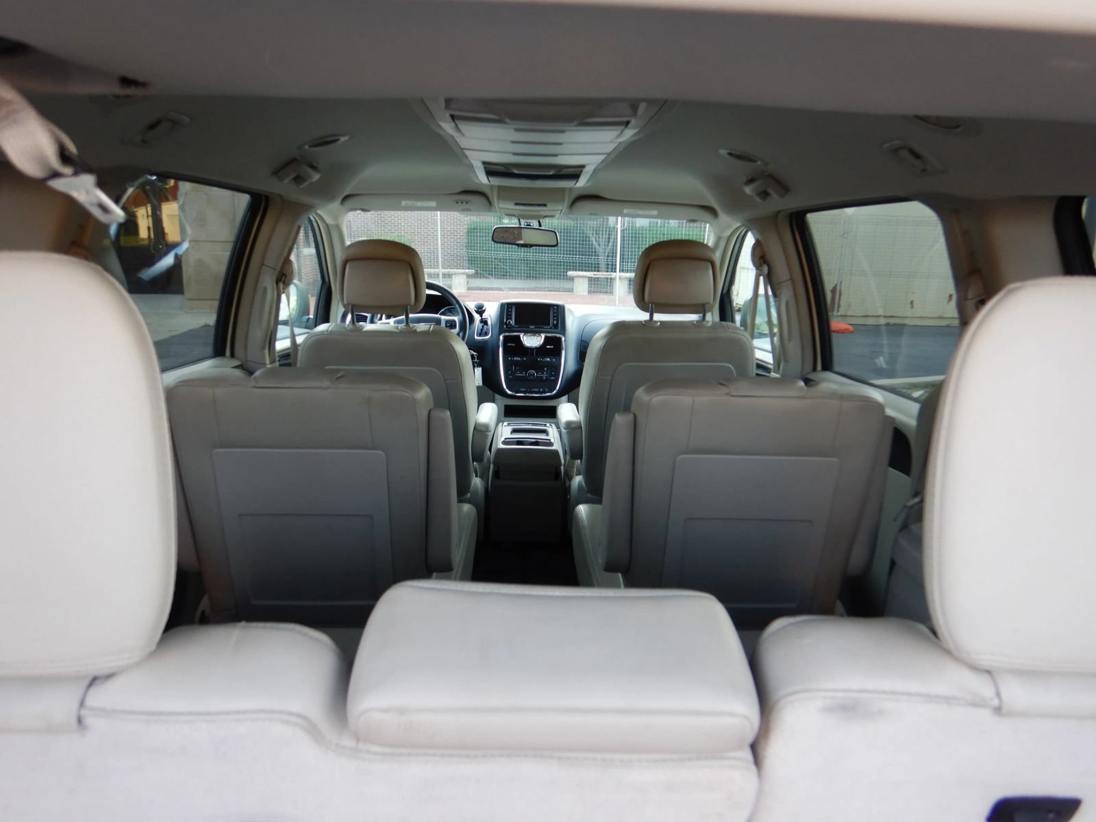Used 2013 Chrysler Town & Country Touring FWD image 27