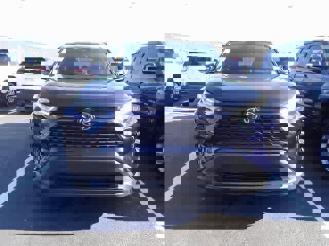 Used 2025 Toyota RAV4 XLE image 2