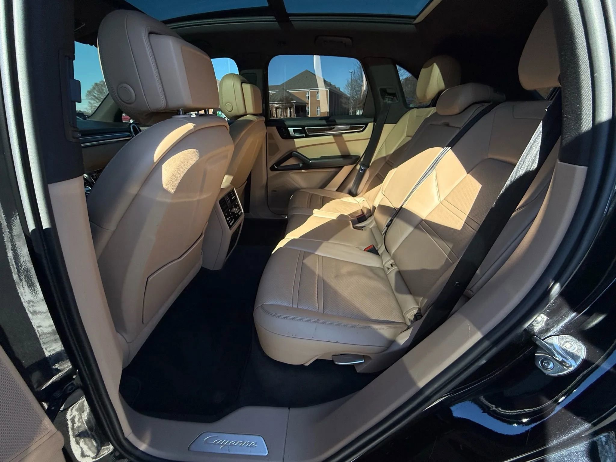 Used 2019 Porsche Cayenne S image 19