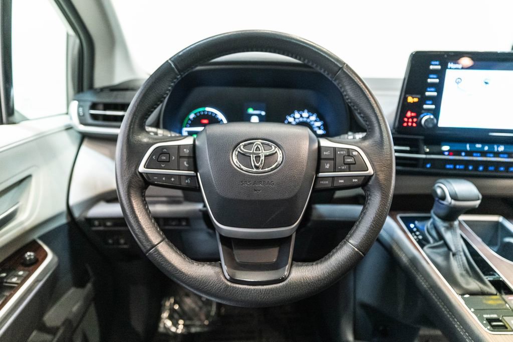 Certified 2024 Toyota Sienna XLE FWD image 16