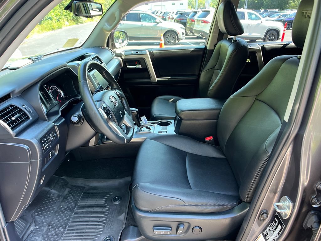 Used 2022 Toyota 4Runner TRD Sport AWD/4WD image 9