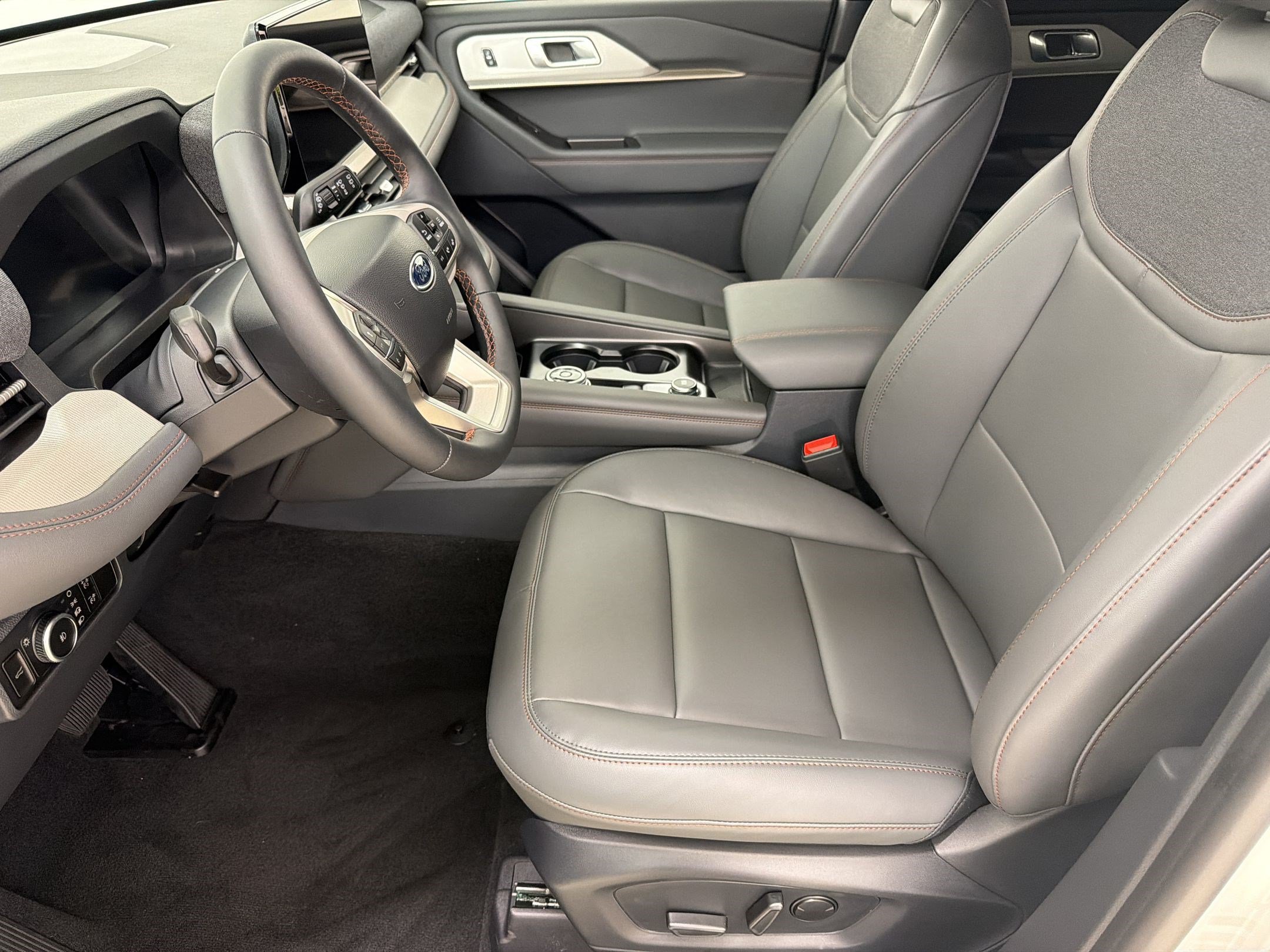 New 2027 Ford Explorer Active w/ Active Comfort Package RWD image 5