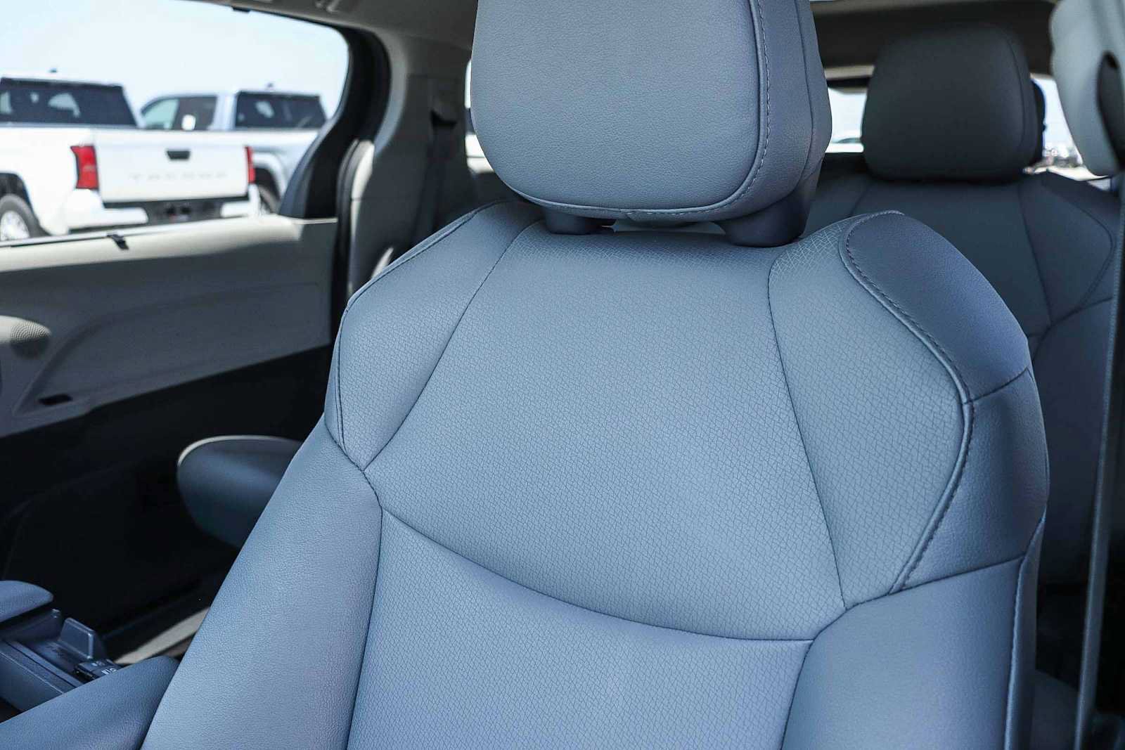 Used 2023 Toyota Sienna XLE w/ XLE Plus Package FWD image 27