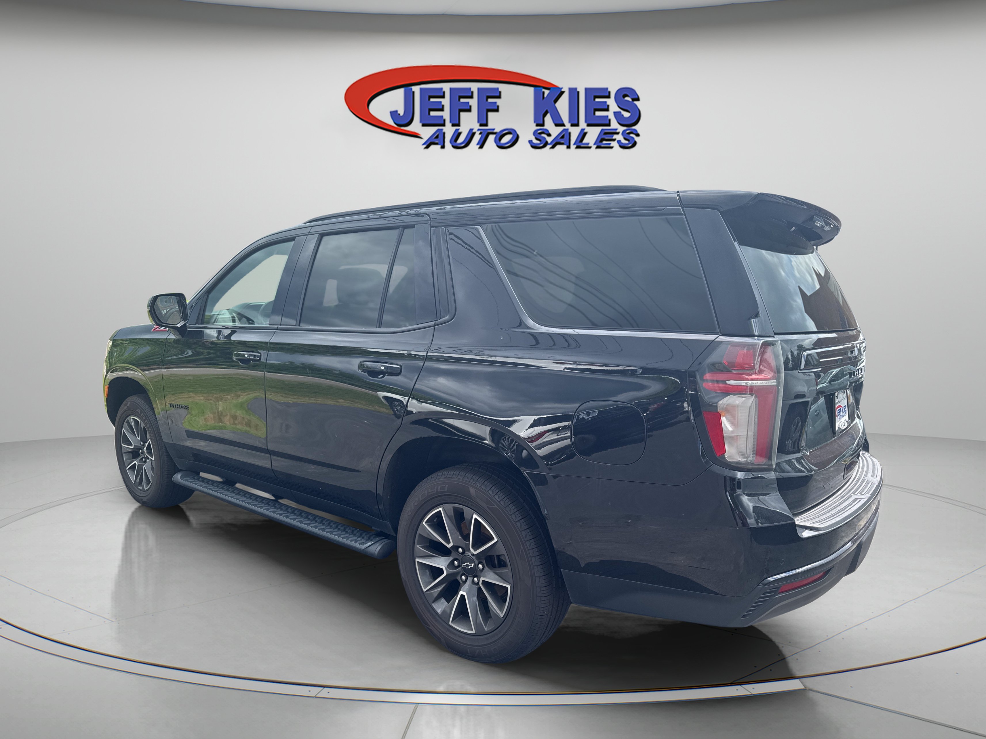 Used 2023 Chevrolet Tahoe Z71 AWD/4WD image 3