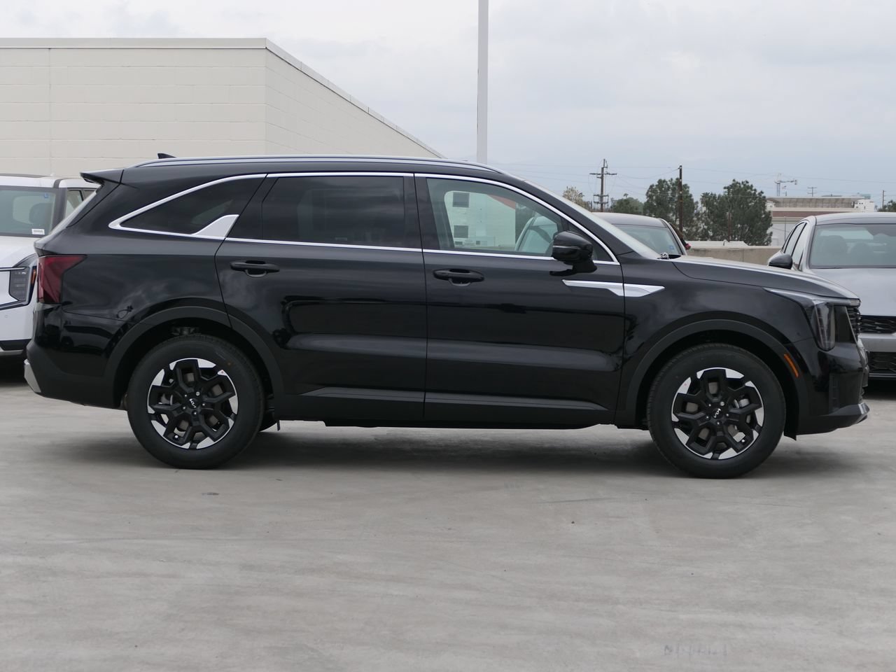 New 2026 Kia Sorento S FWD image 2