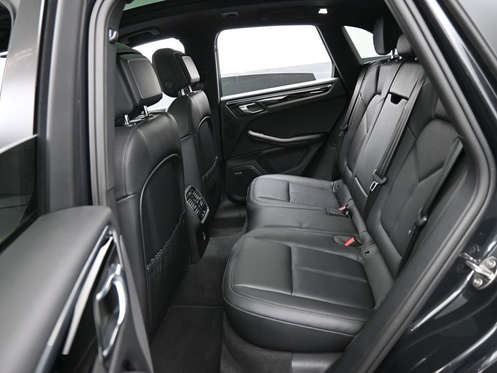 Certified 2025 Porsche Macan image 25