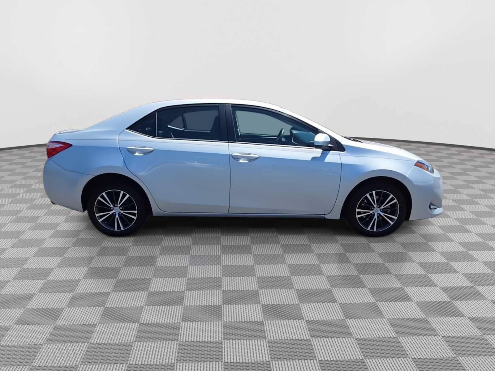 Used 2018 Toyota Corolla LE w/ LE Premium Package FWD image 9