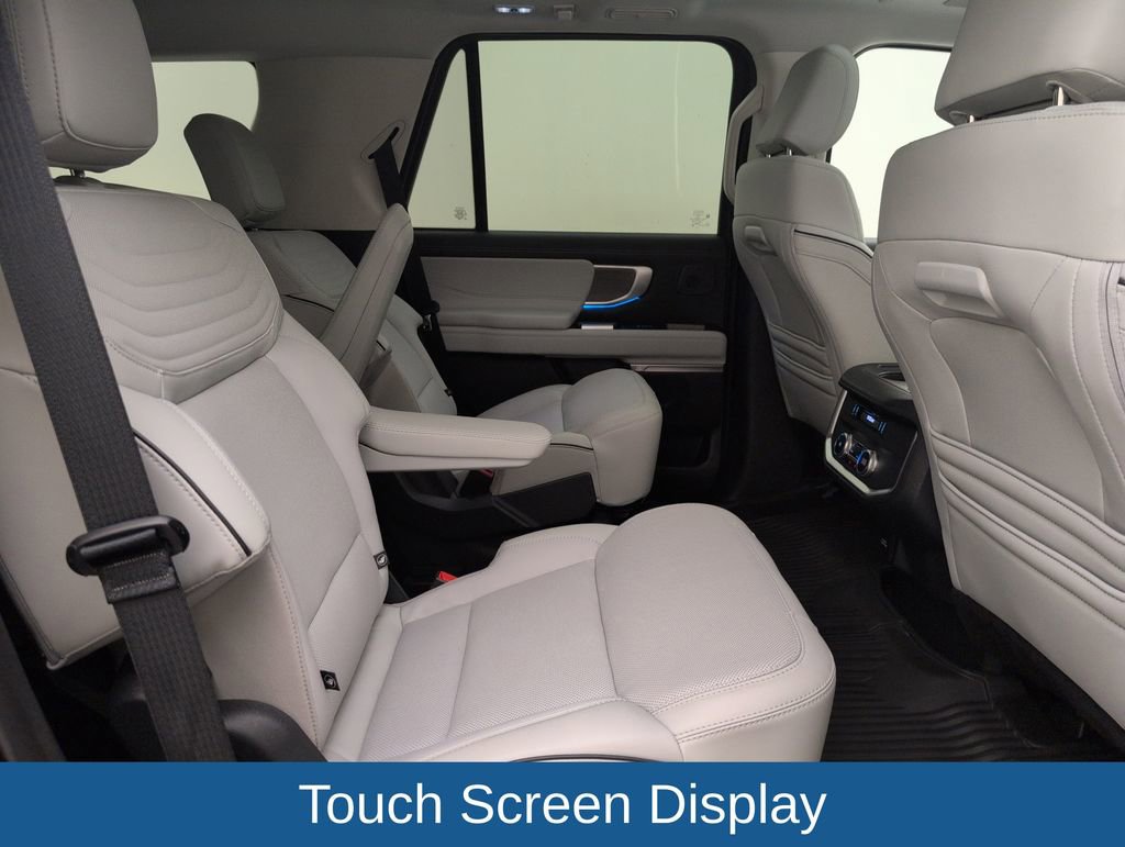 Used 2025 Ford Expedition Platinum w/ Platinum Ultimate Package AWD/4WD image 16