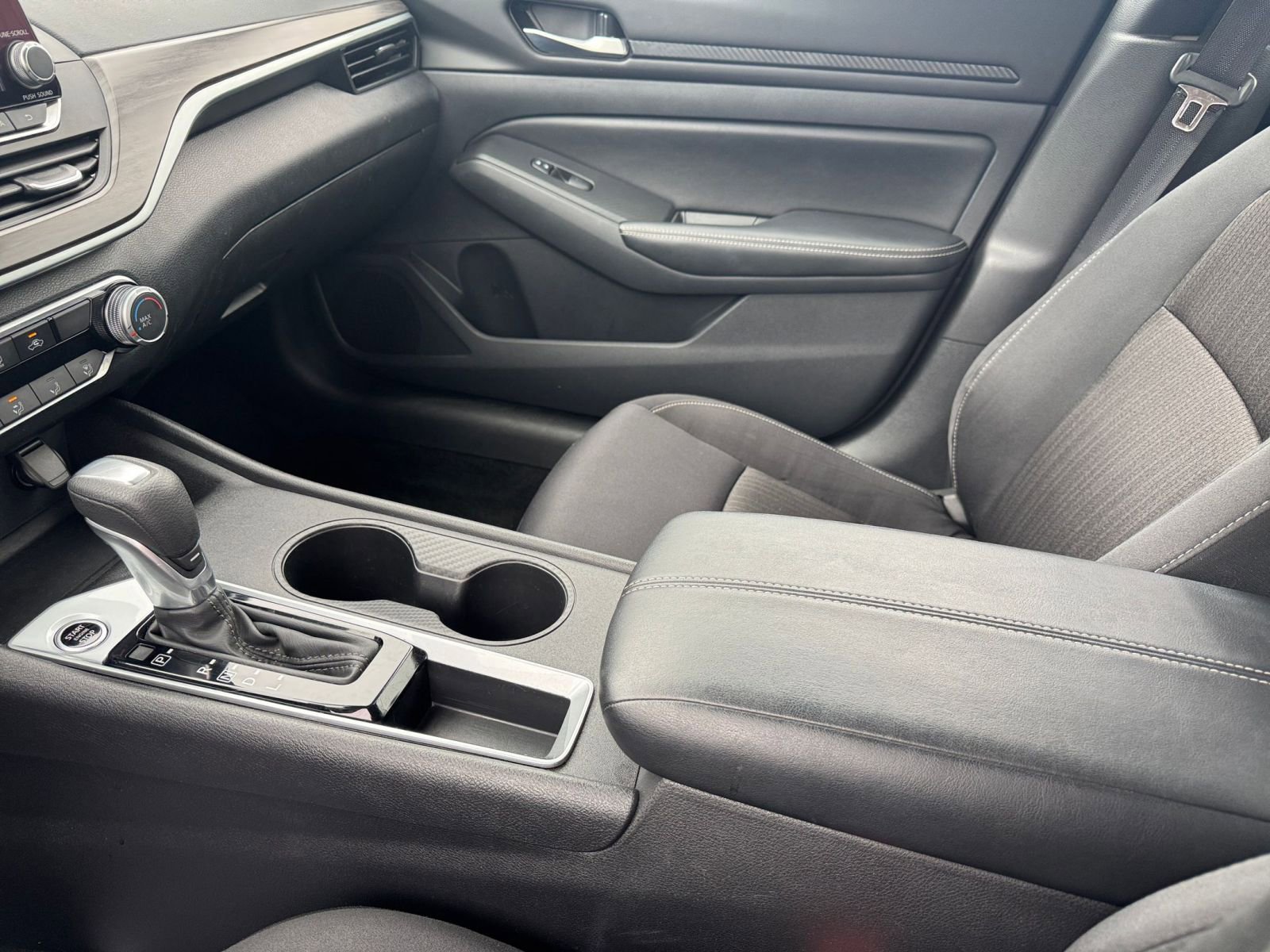 Used 2025 Nissan Altima 2.5 SV image 41