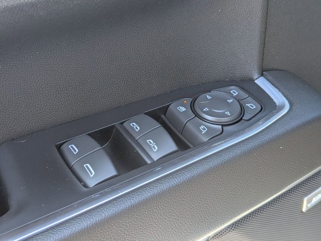 Used 2022 Chevrolet Silverado 1500 LTZ w/ LTZ Premium Package AWD/4WD image 17