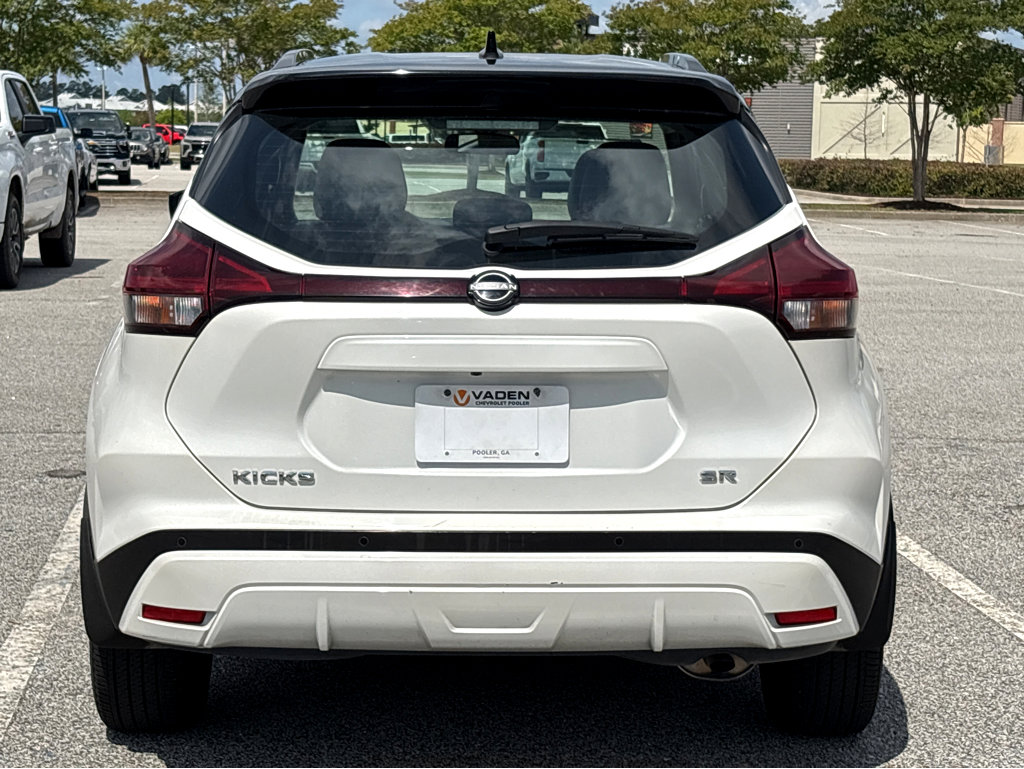 Used 2023 Nissan Kicks SR w/ SR Premium Package FWD image 14