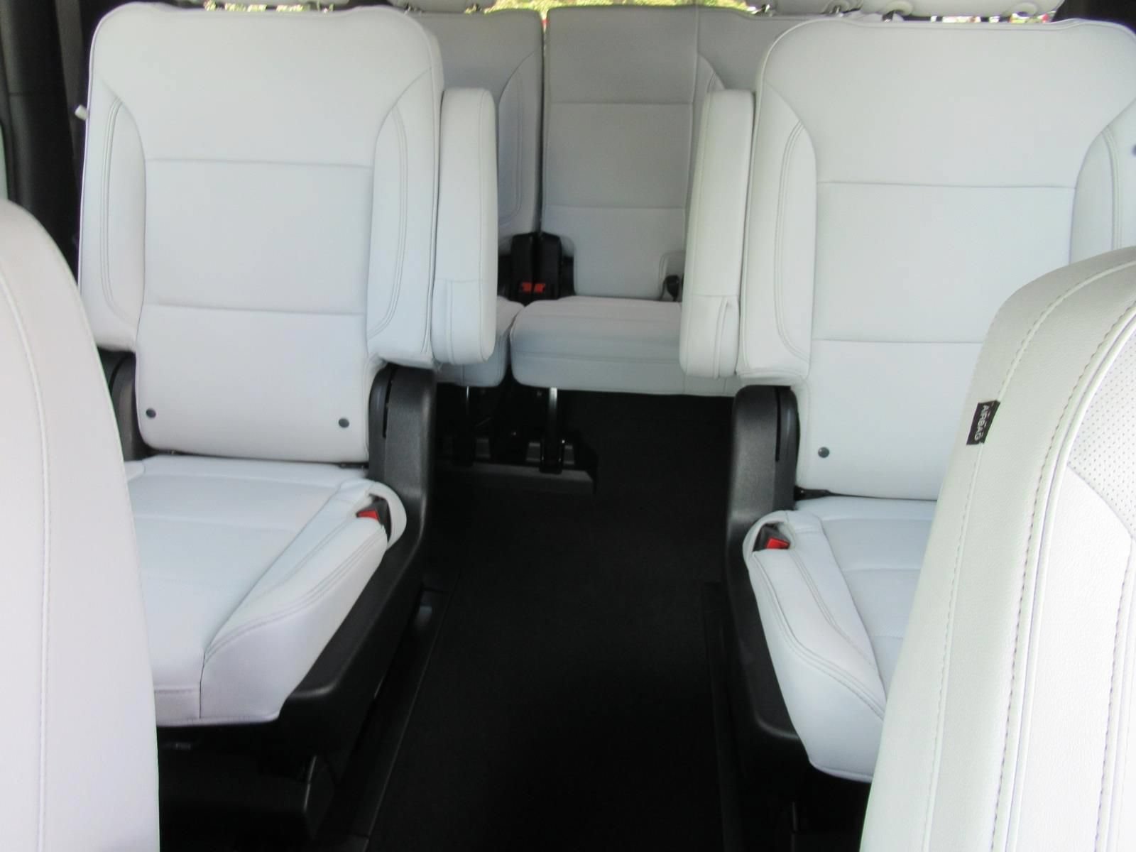 Used 2026 Chevrolet Suburban Premier AWD/4WD image 36