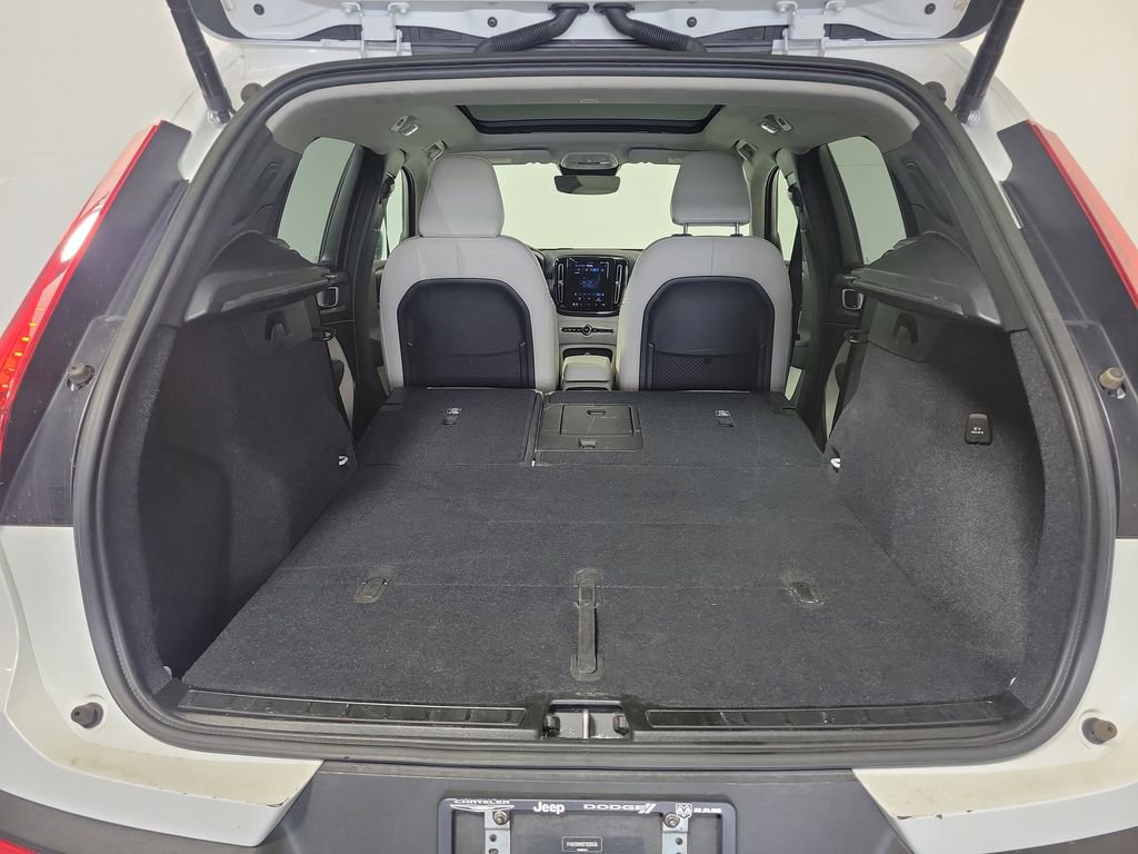 Used 2023 Volvo XC40 B4 Ultimate FWD image 27