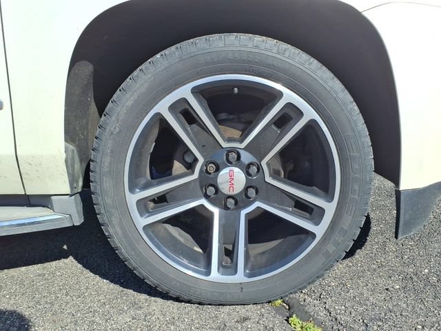 Used 2015 GMC Yukon XL Denali w/ Touring Package AWD/4WD image 9
