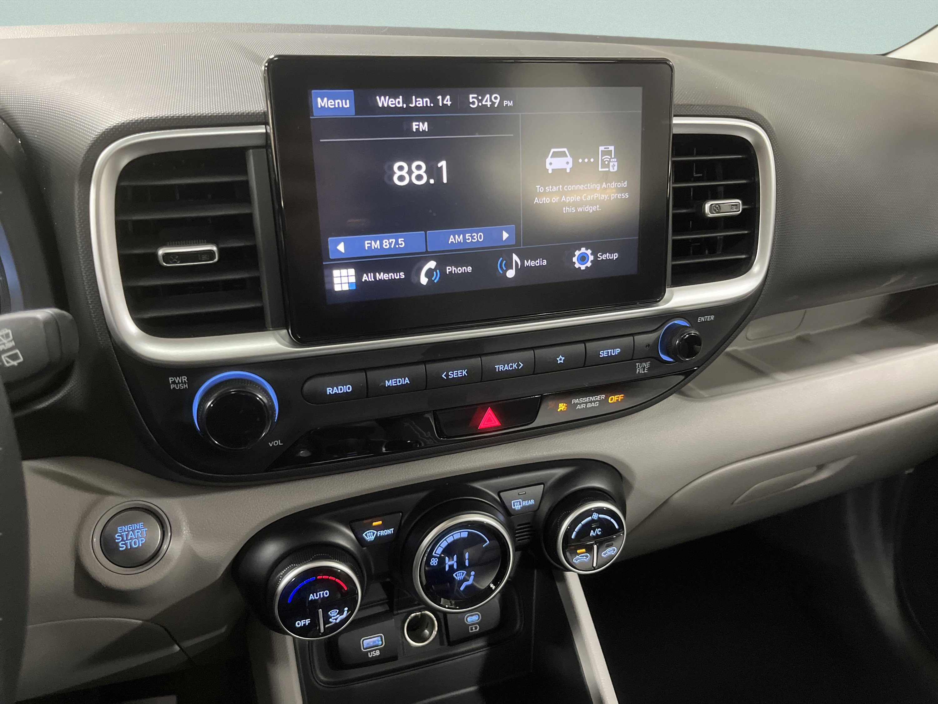 Used 2024 Hyundai Venue SEL image 22