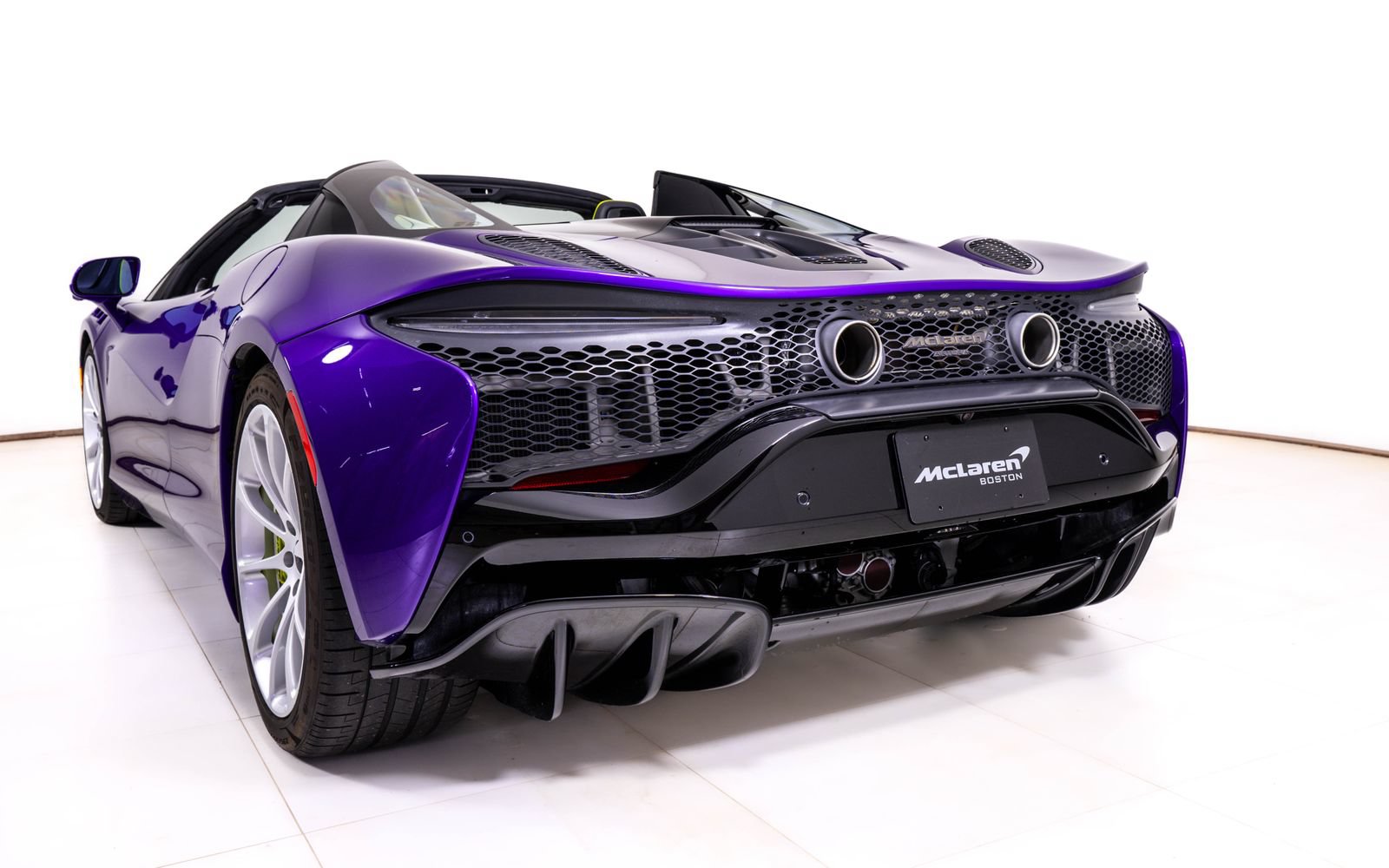 New 2025 McLaren Artura Spider RWD image 13