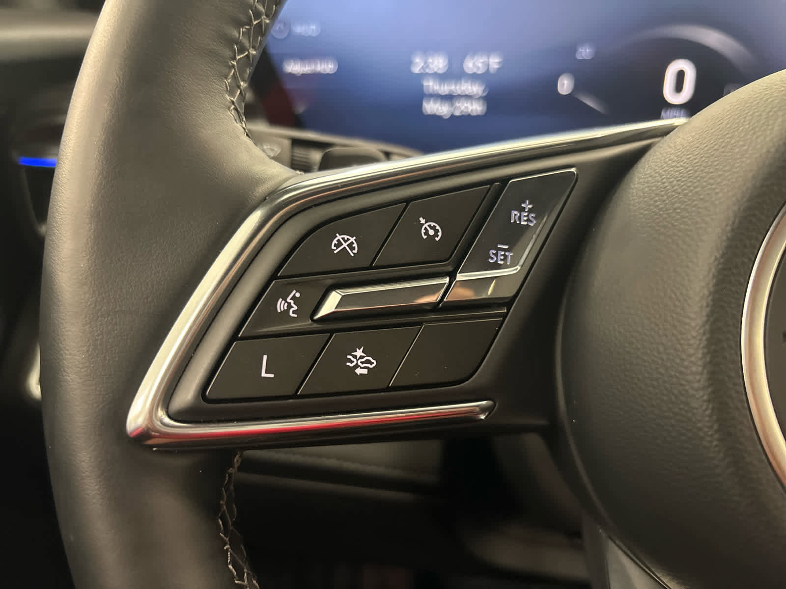 Used 2025 Buick Enclave Sport Touring w/ Power Package FWD image 34