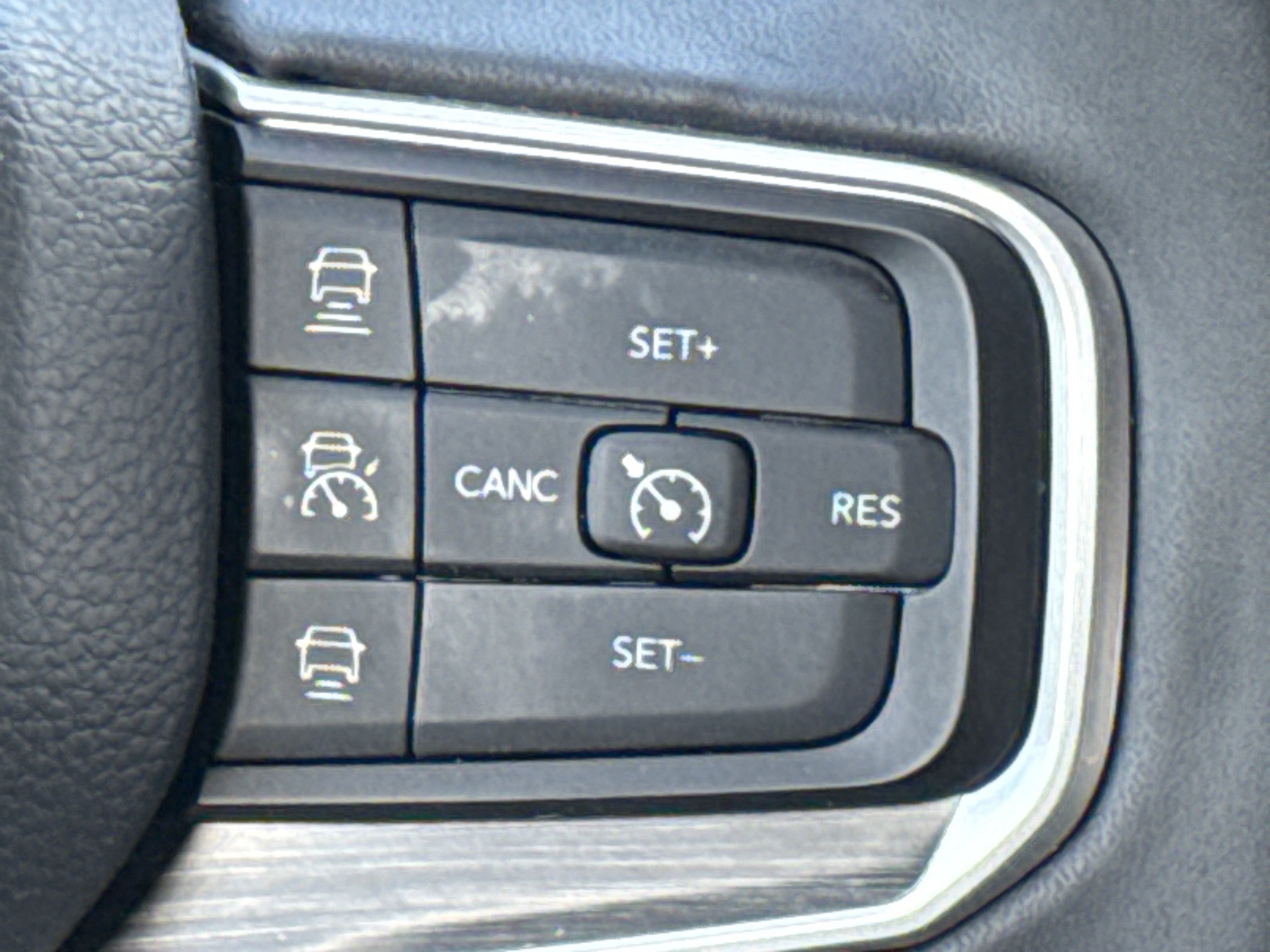 Used 2023 Jeep Wagoneer Series III w/ Preferred Equipment Group RWD image 19