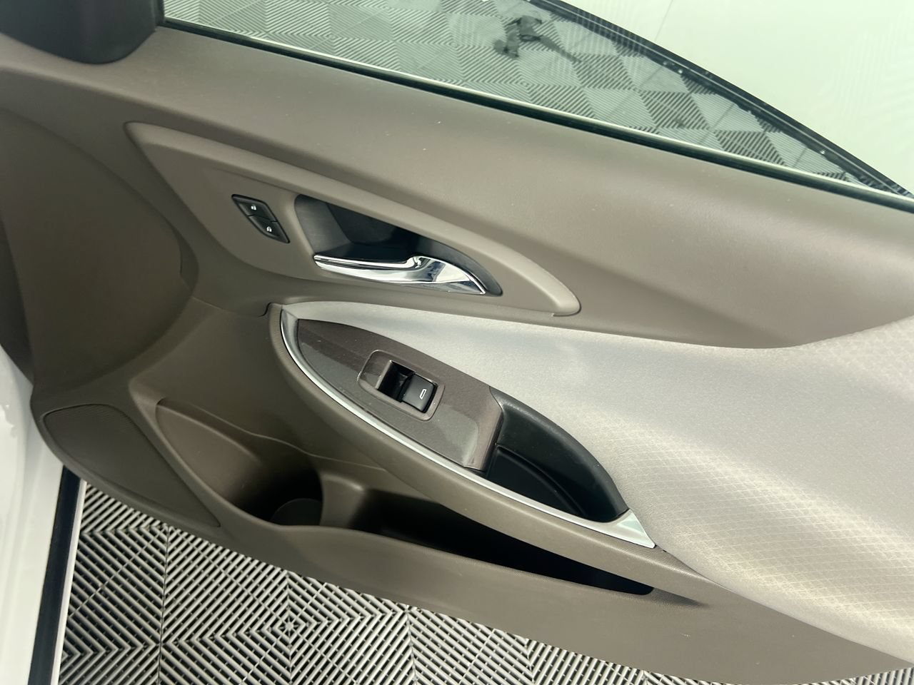 Used 2022 Chevrolet Malibu LT FWD image 25