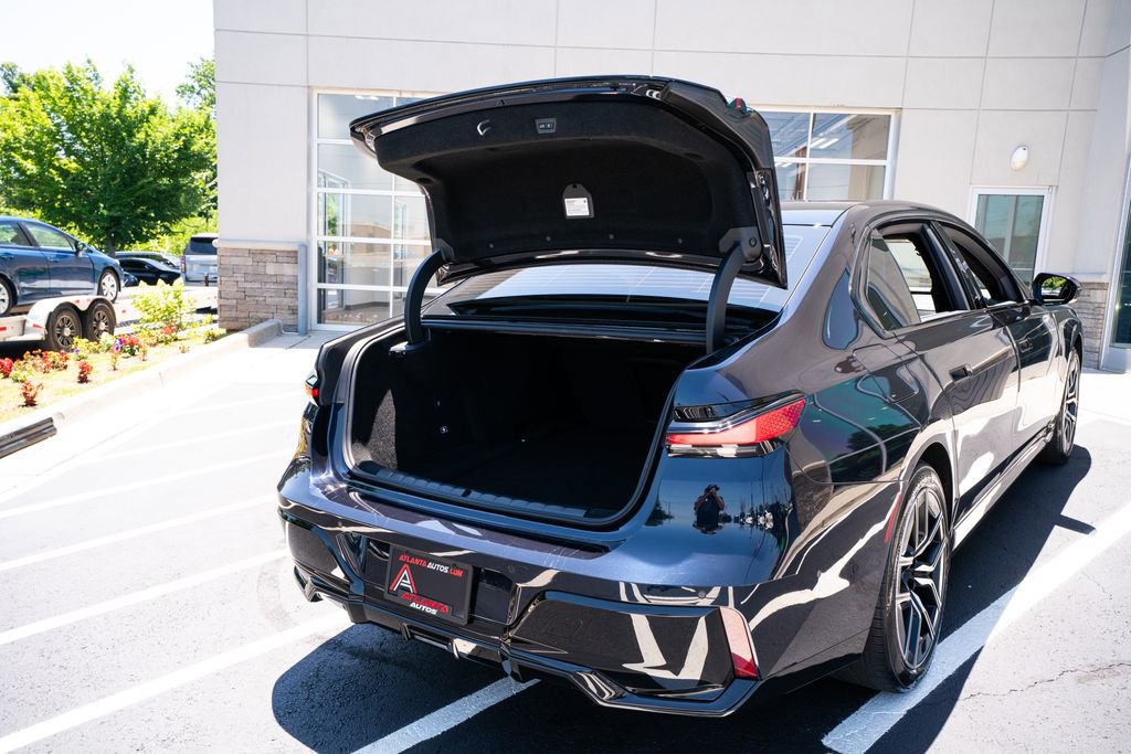 Used 2023 BMW i7 xDrive60 AWD/4WD image 49