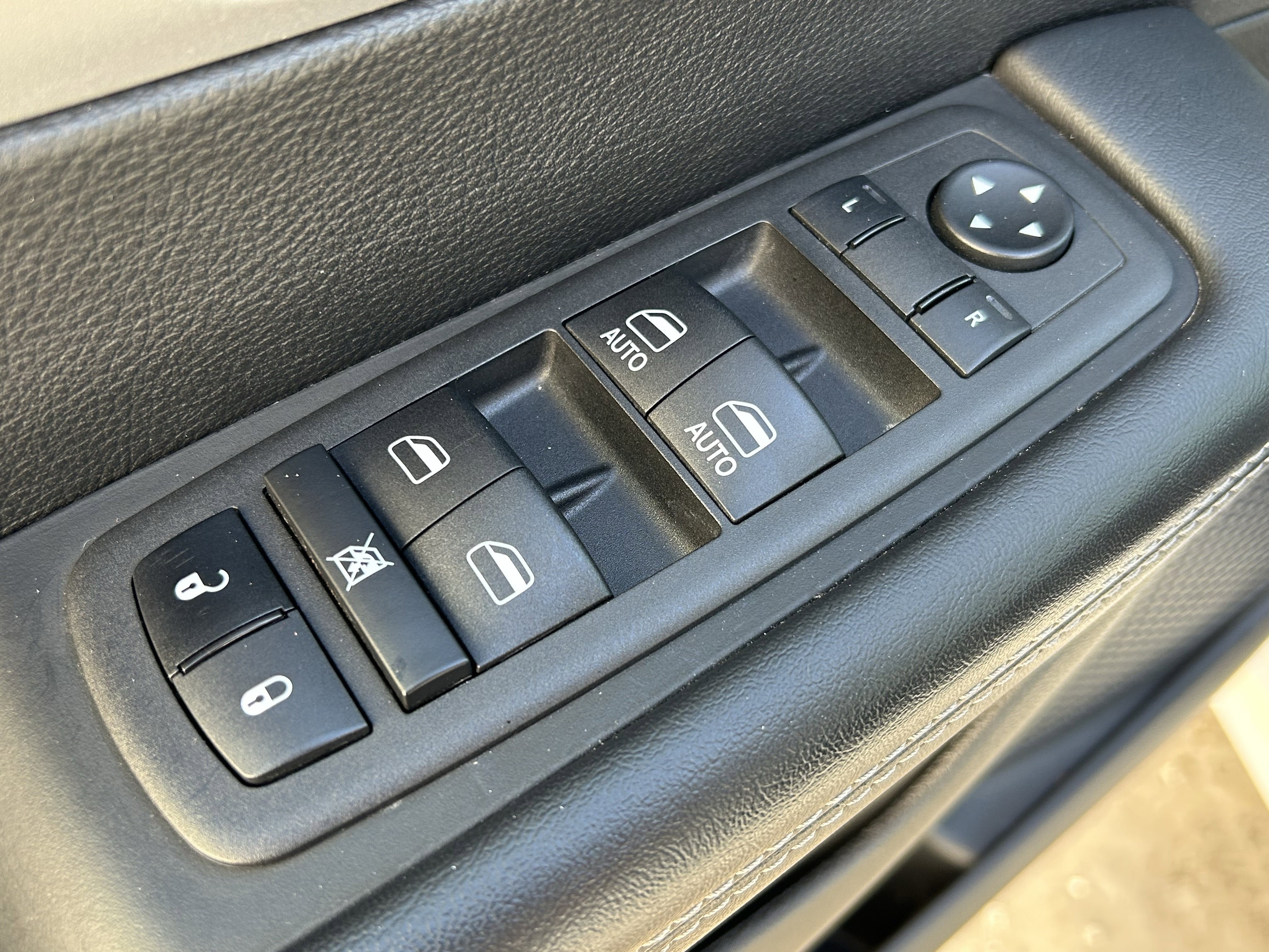 Used 2024 Chrysler Pacifica Limited image 16