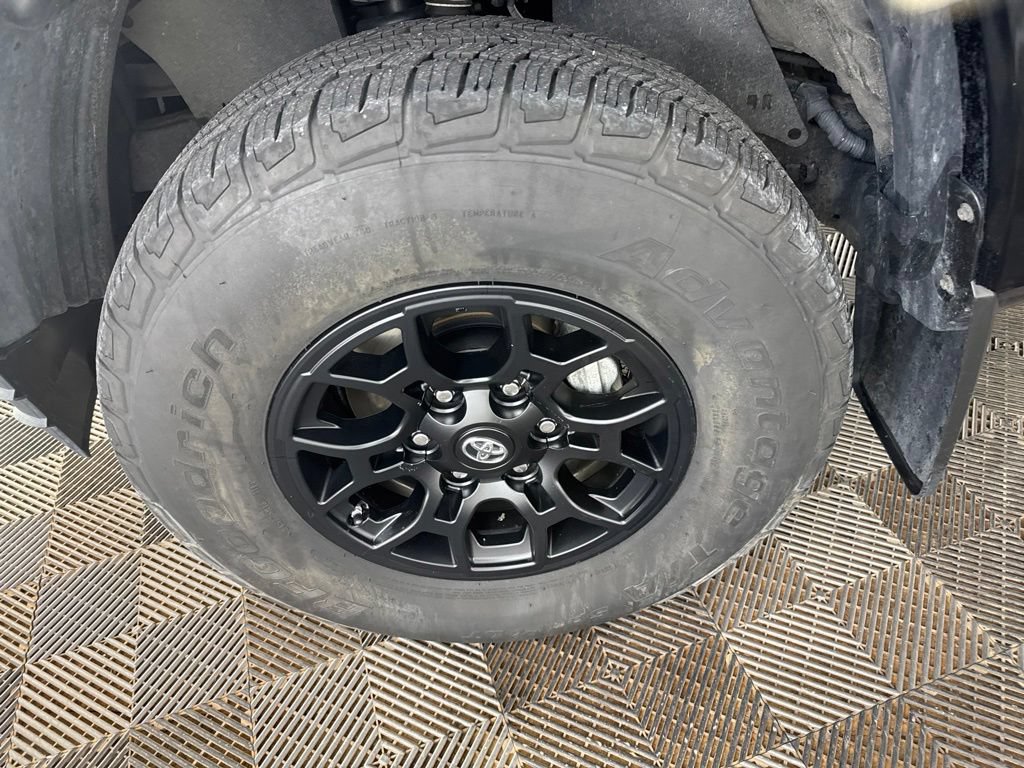 Used 2019 Toyota Tacoma SR5 AWD/4WD image 32