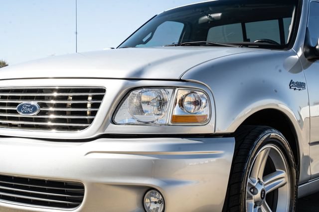Used 2001 Ford F150 Lightning RWD image 10