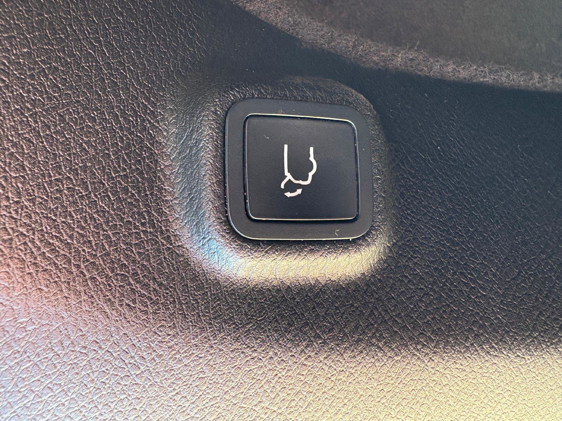 Used 2019 Jeep Cherokee Limited w/ Luxury Group image 15