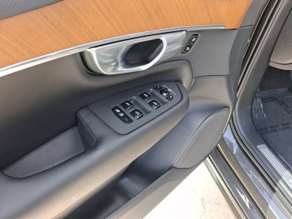 Certified 2023 Volvo XC90 B6 Plus AWD/4WD image 16