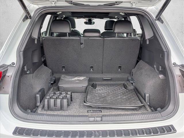 Used 2022 Volkswagen Tiguan SE R-Line image 6